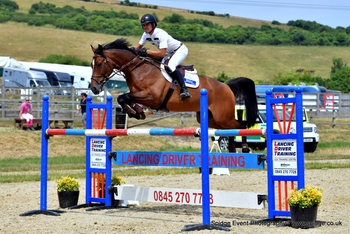 British Bred 6 year-old Billy Galleon wins Connolly’s RED MILLS Senior Newcomers Second Round at Pyecombe Horse Show